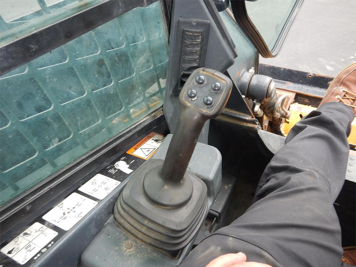 Used 2017 DEERE 324E