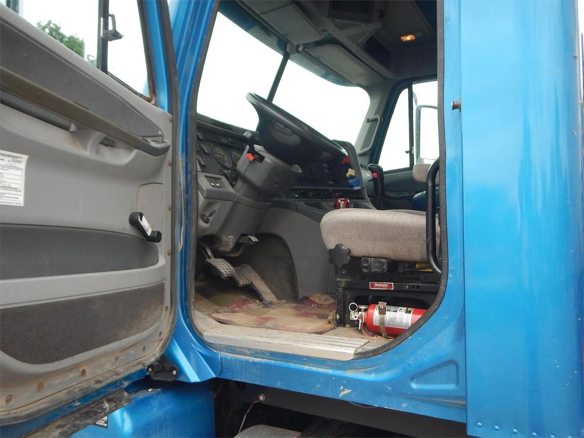 Used 2009 FREIGHTLINER COLUMBIA 120