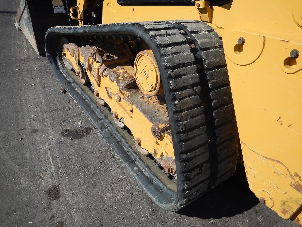 Used 2017 CATERPILLAR 239D