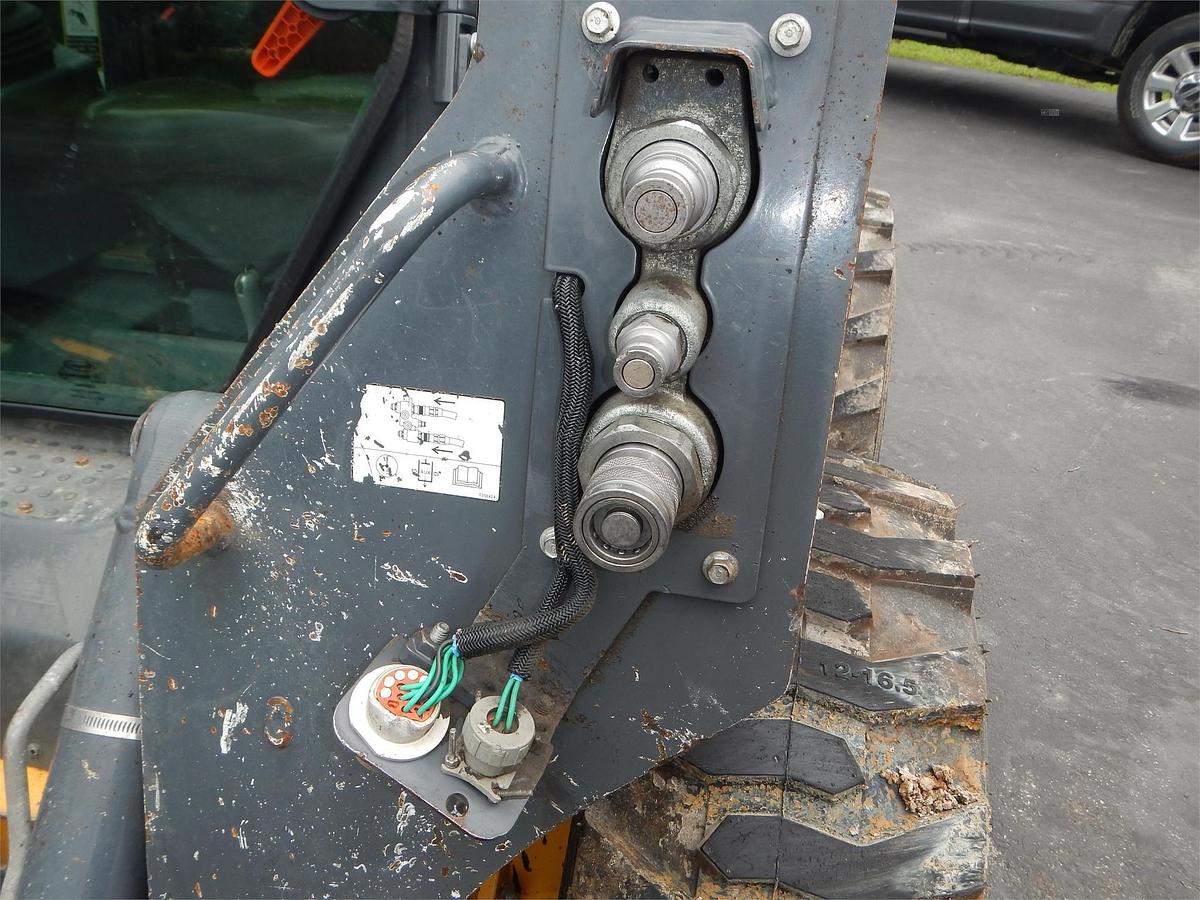 Used 2017 DEERE 324E