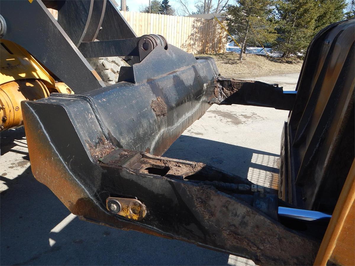 Used 2017 DEERE 624KII