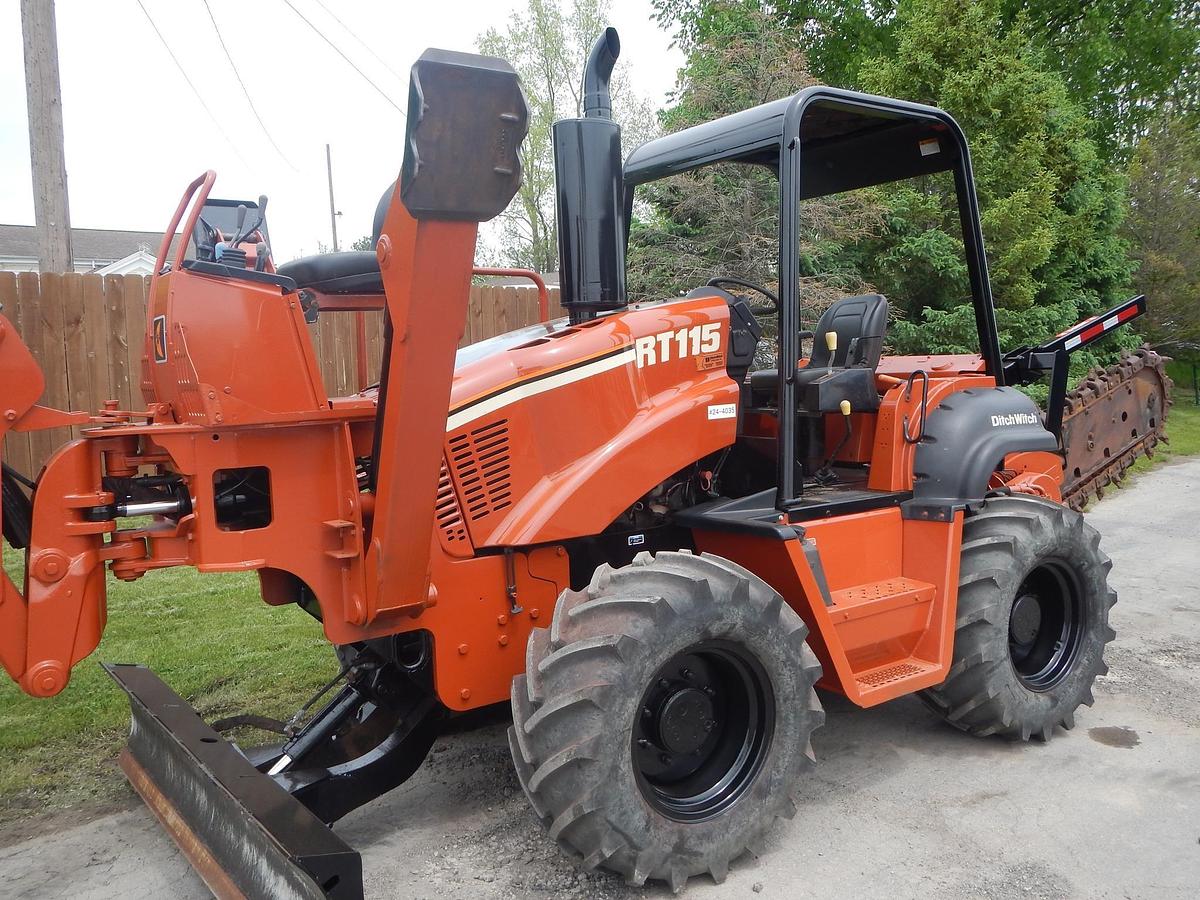 Used 2002 DITCH WITCH RT115H