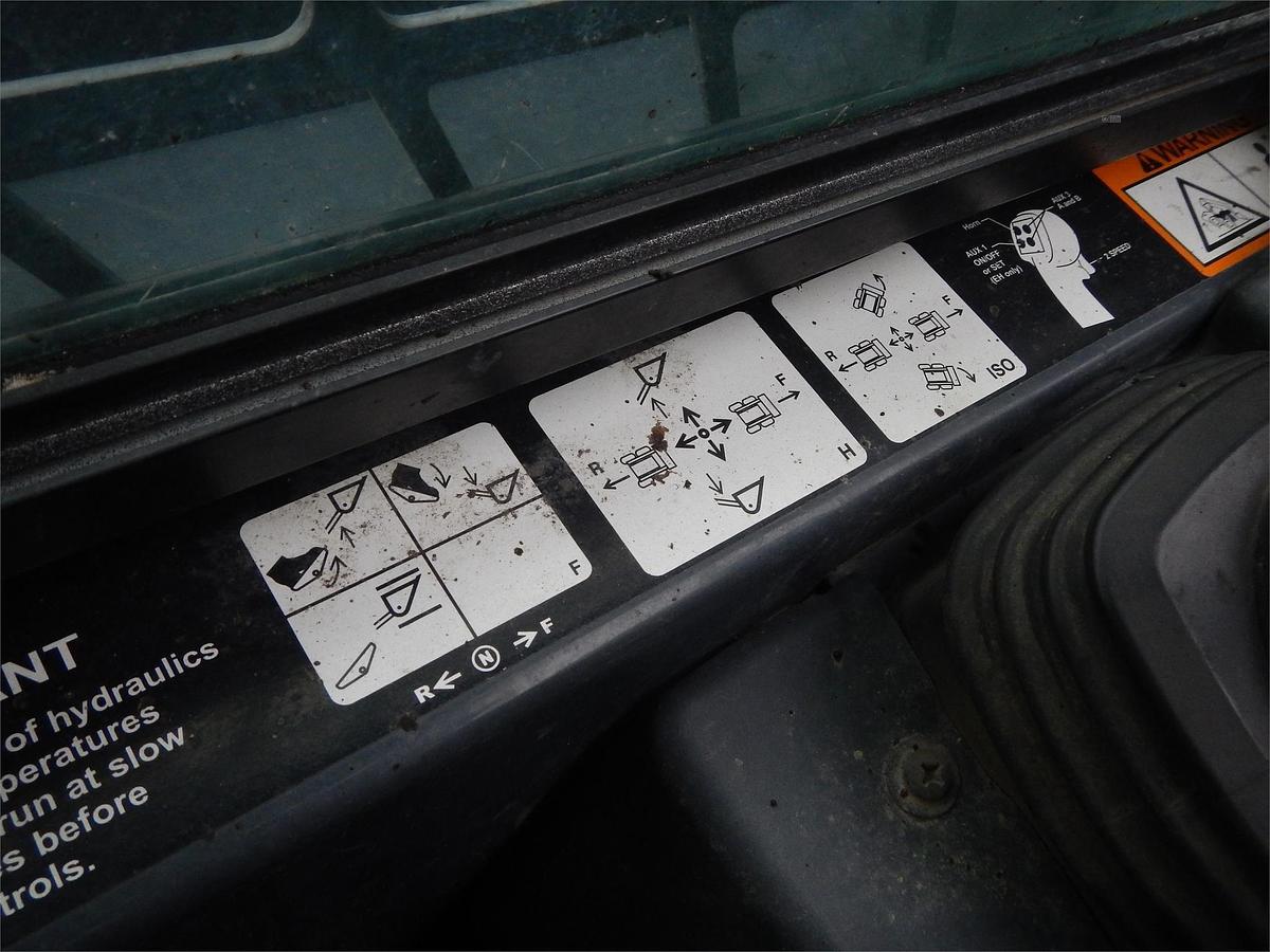 Used 2017 DEERE 324E