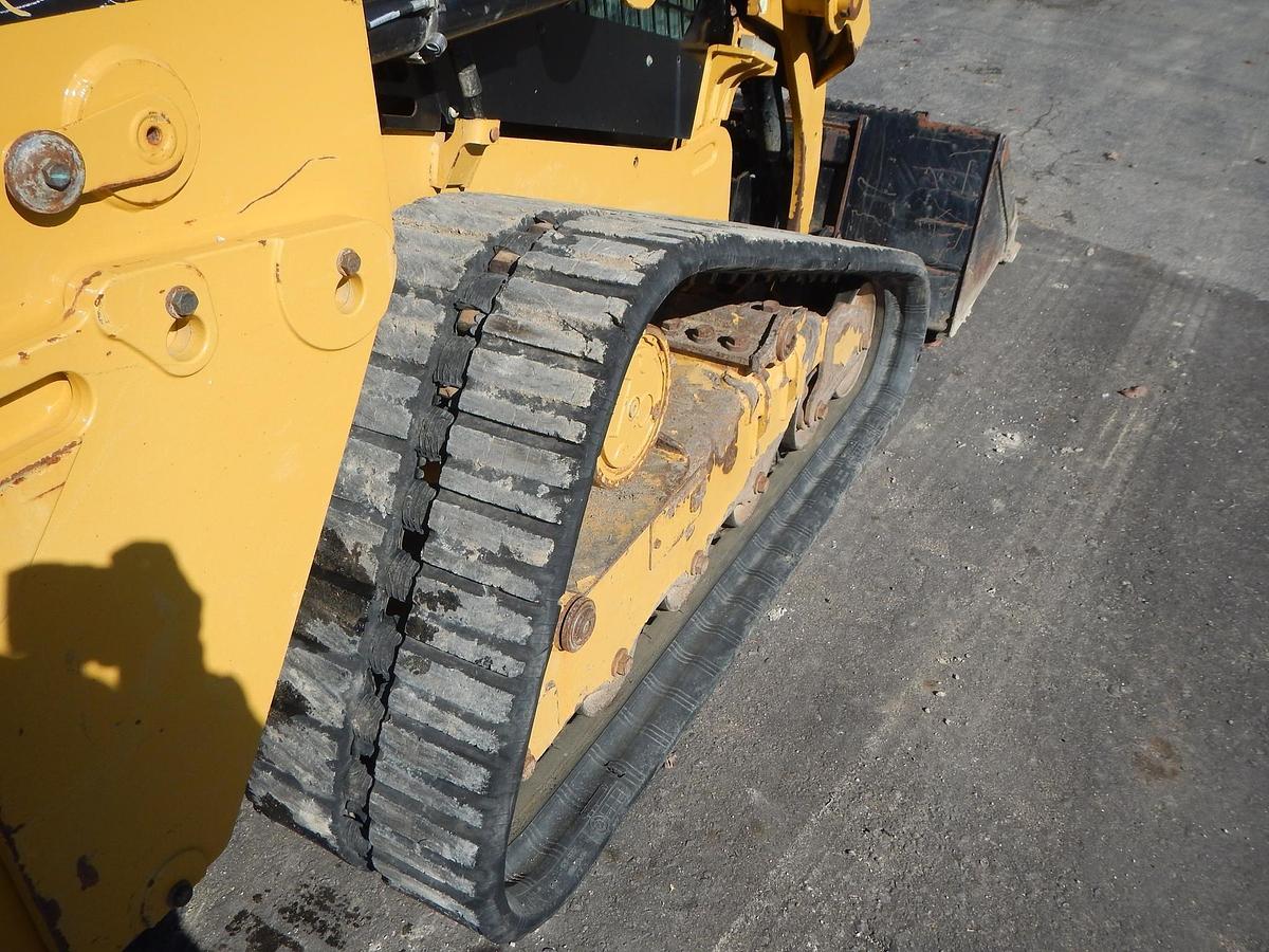Used 2017 CATERPILLAR 239D