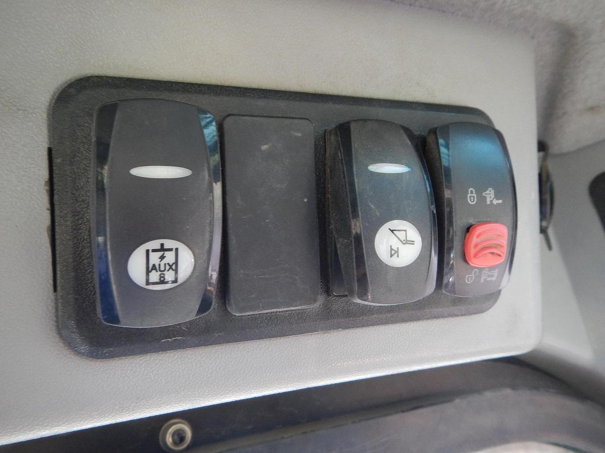 Used 2017 CATERPILLAR 239D