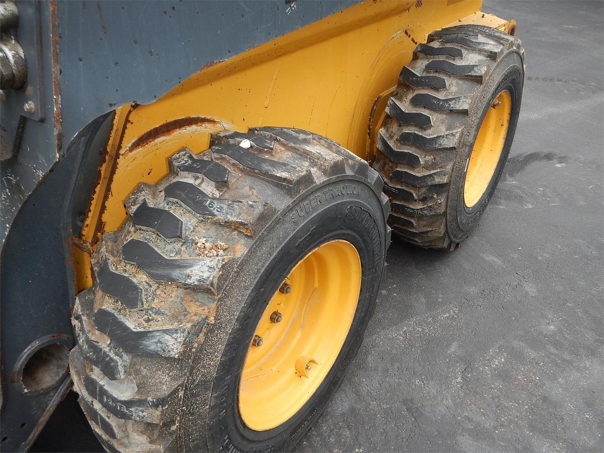 Used 2017 DEERE 324E