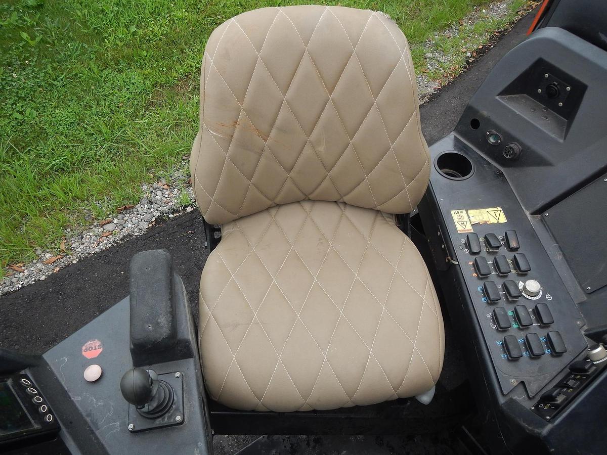 Used 2016 DITCH WITCH JT30AT