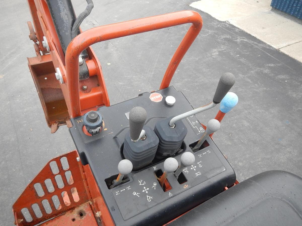 Used 2002 DITCH WITCH RT115H