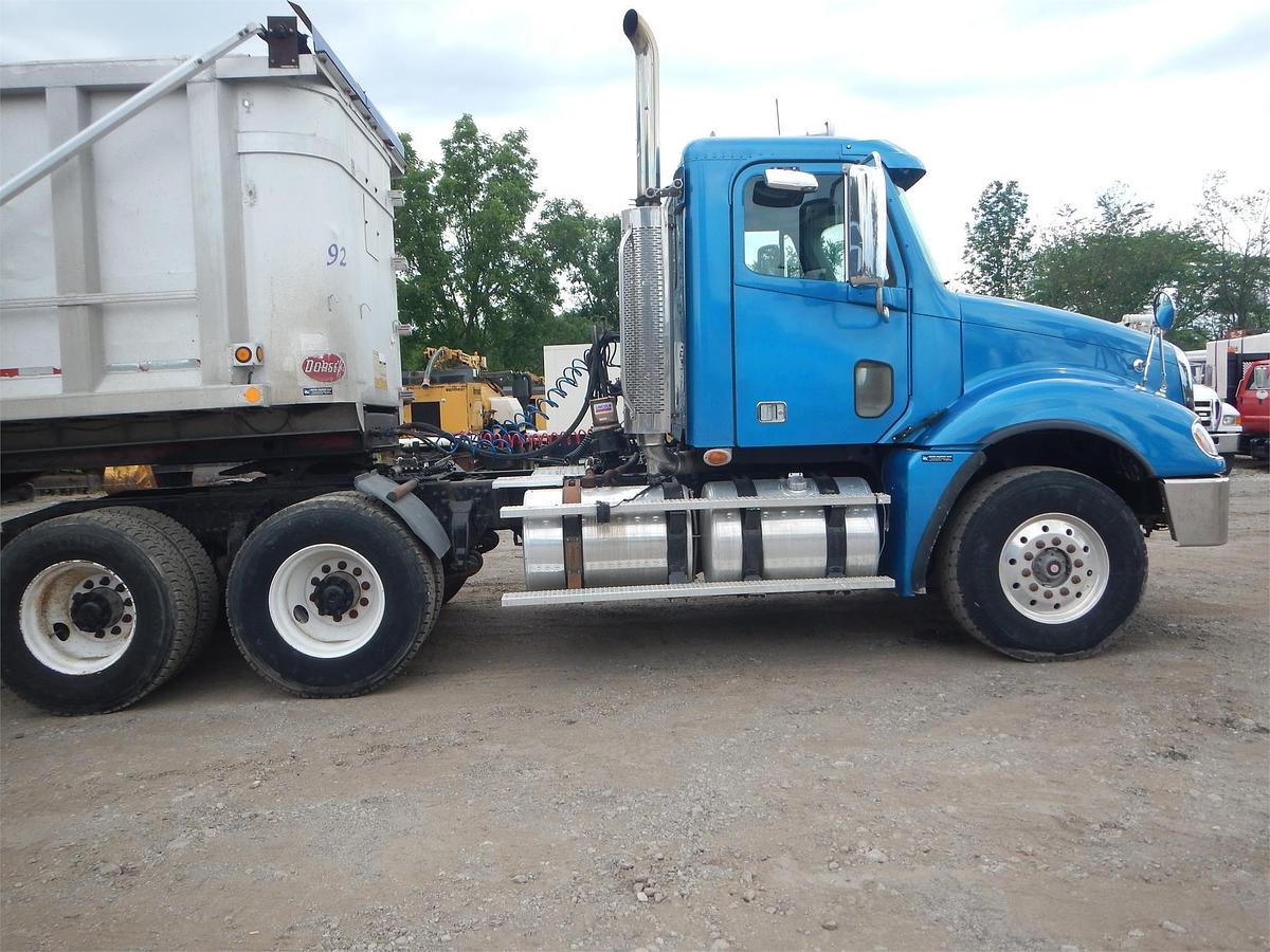 Used 2009 FREIGHTLINER COLUMBIA 120
