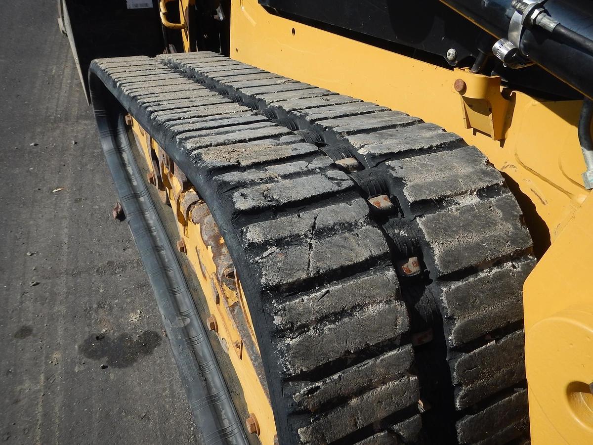Used 2017 CATERPILLAR 239D