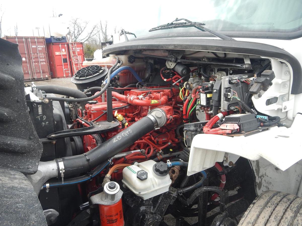 Used 2016 FREIGHTLINER BUSINESS CLASS M2 106