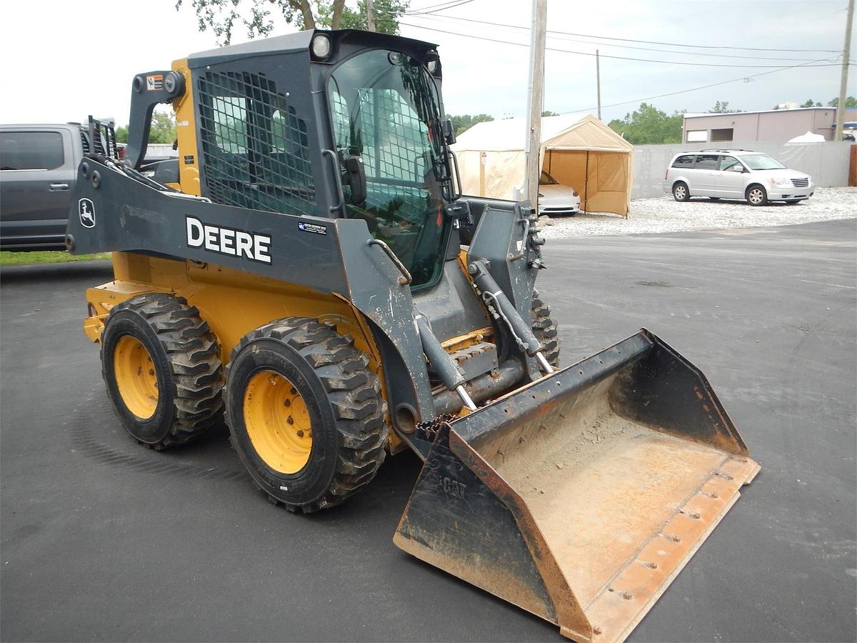 Used 2017 DEERE 324E