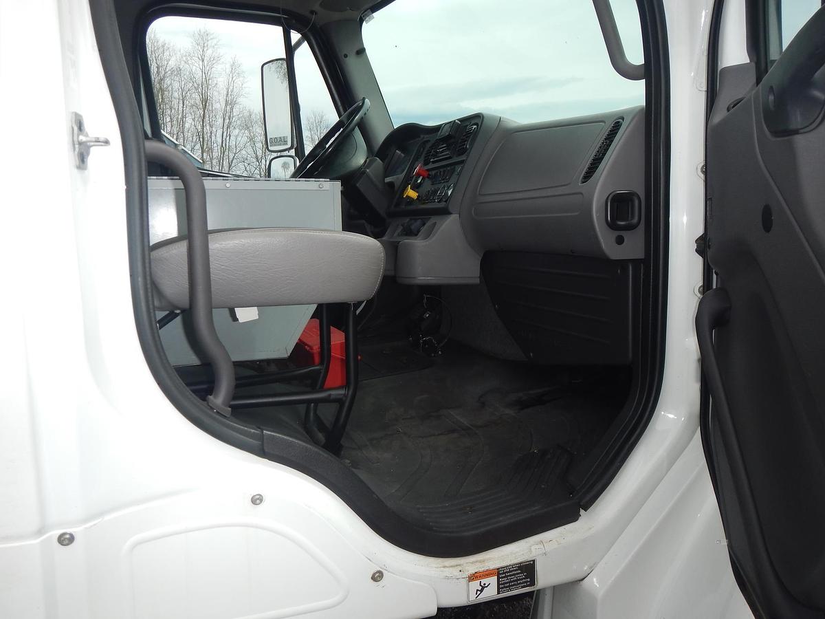 Used 2016 FREIGHTLINER BUSINESS CLASS M2 106