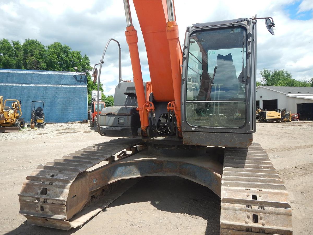 Used 2006 HITACHI ZX240 LC-3