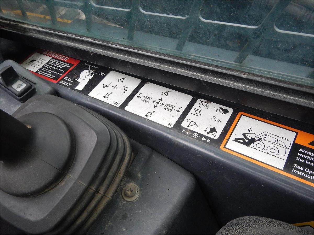 Used 2017 DEERE 324E