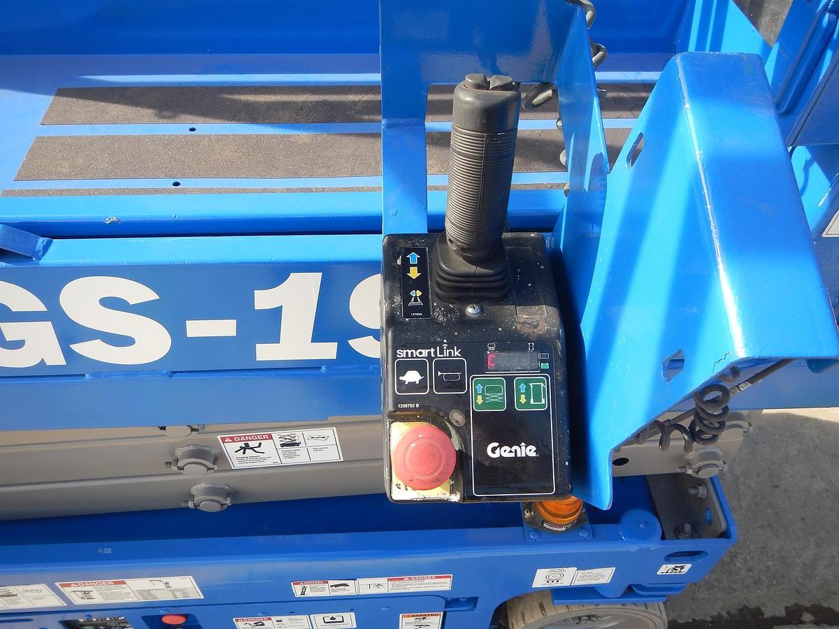 Used 2015 GENIE GS1930