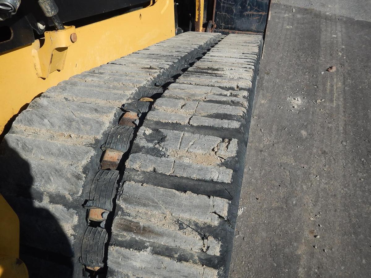 Used 2017 CATERPILLAR 239D