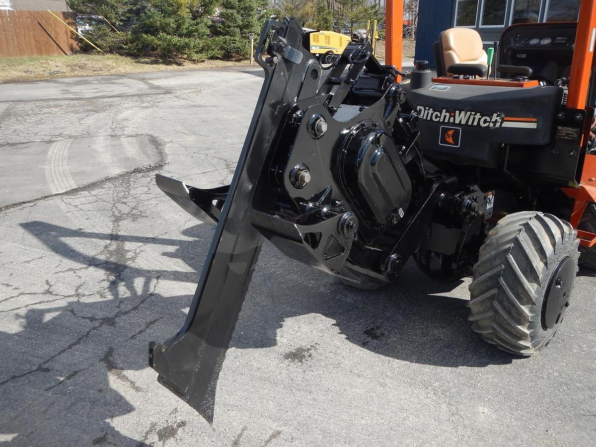 Used 2011 DITCH WITCH 420SX