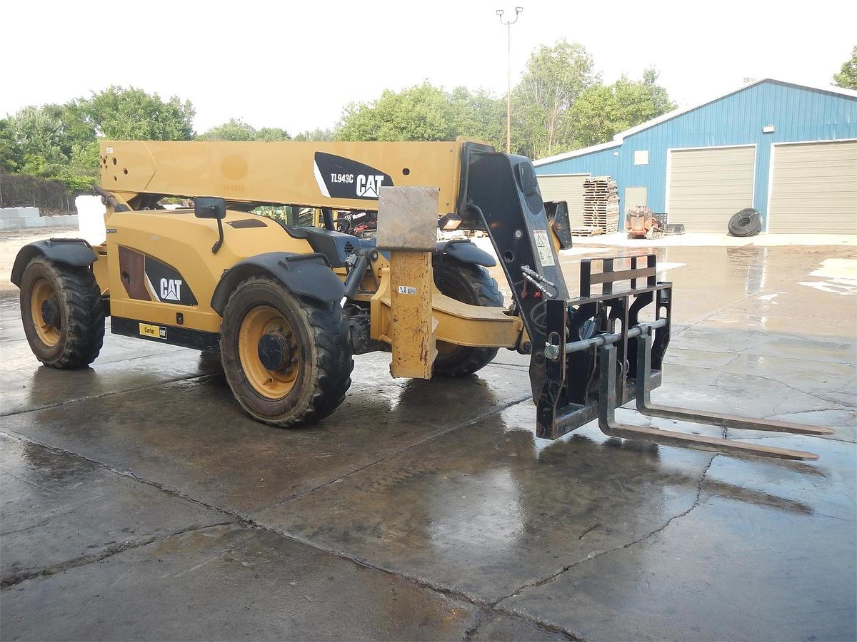 Used 2014 CATERPILLAR TL943C