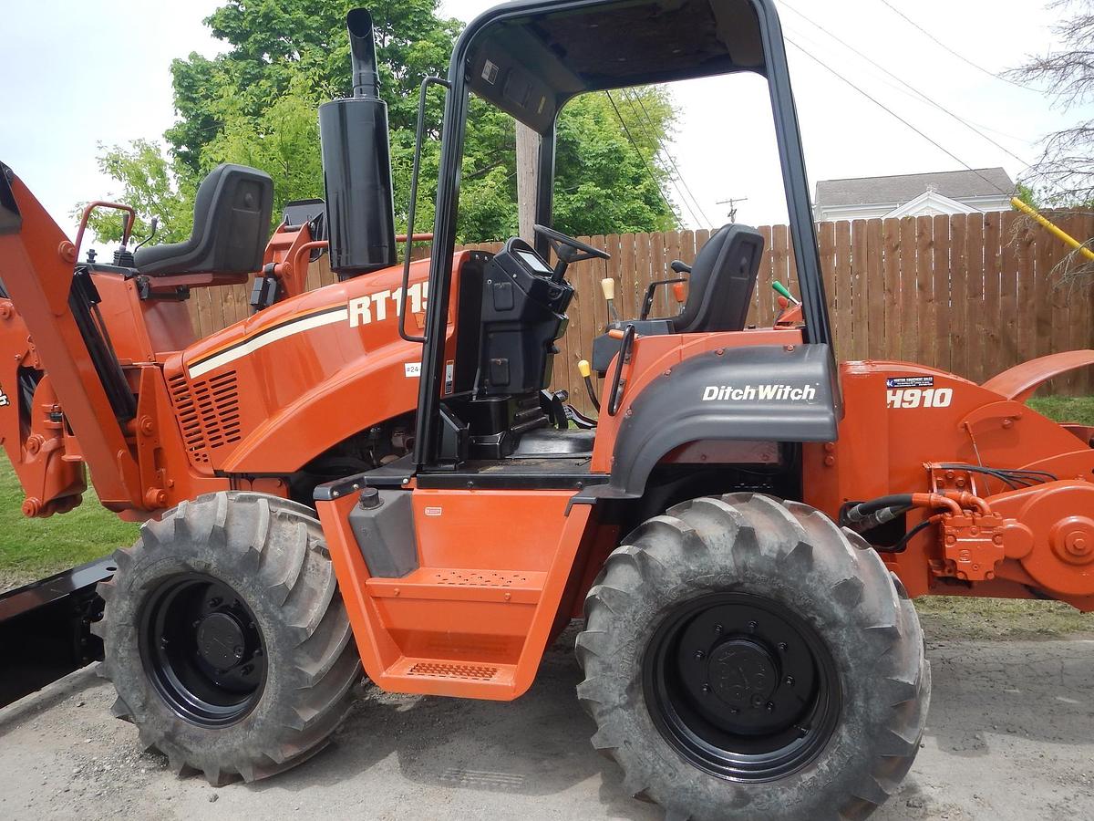 Used 2002 DITCH WITCH RT115H
