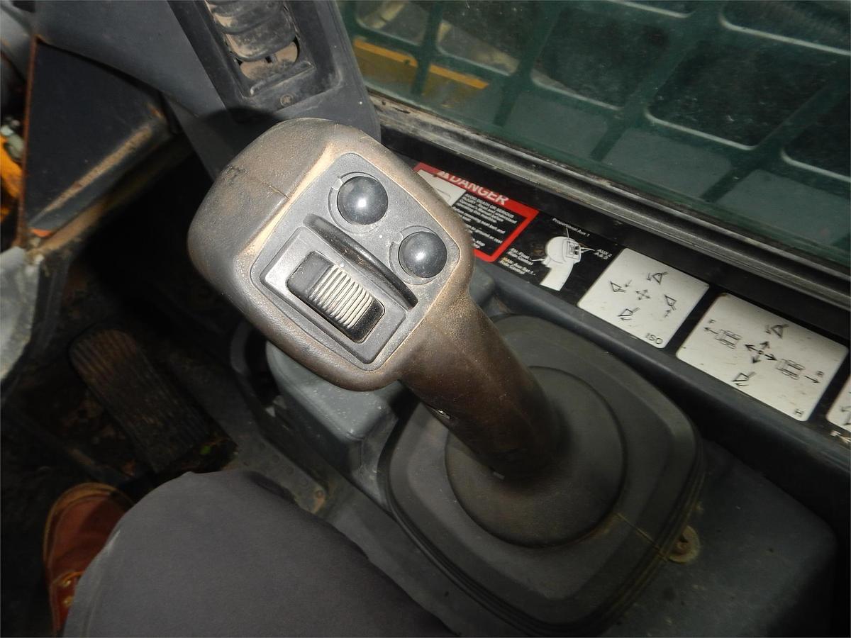 Used 2017 DEERE 324E