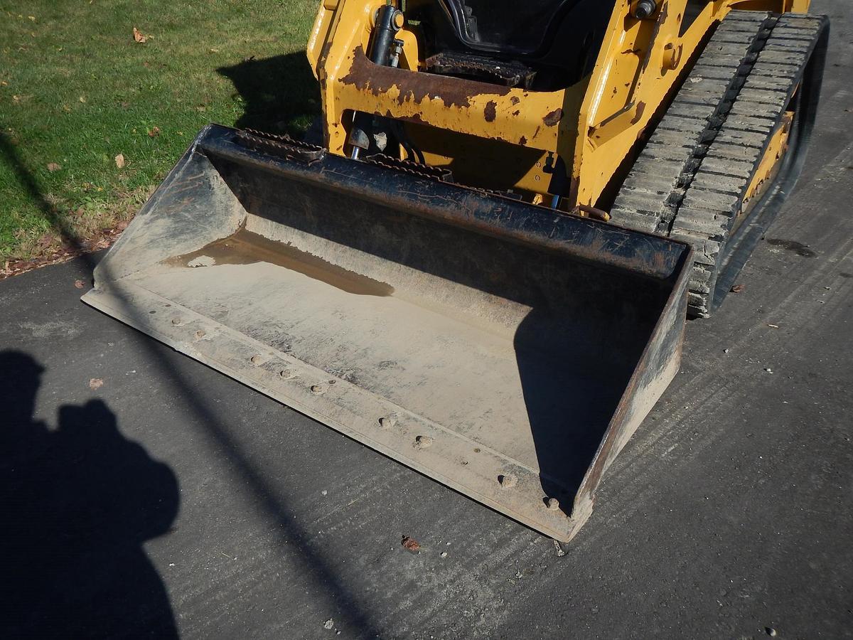 Used 2017 CATERPILLAR 239D