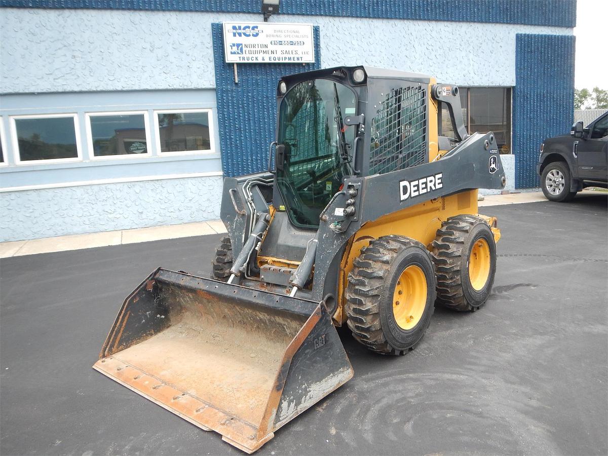 Used 2017 DEERE 324E