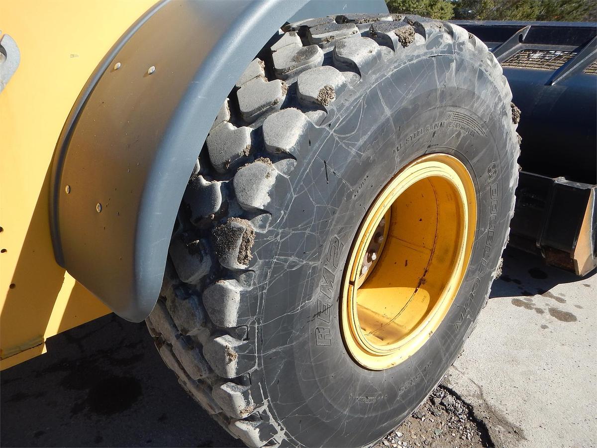 Used 2017 DEERE 624KII