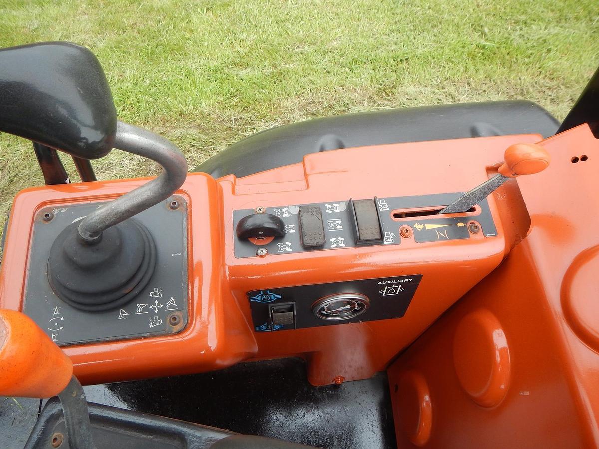 Used 2002 DITCH WITCH RT115H