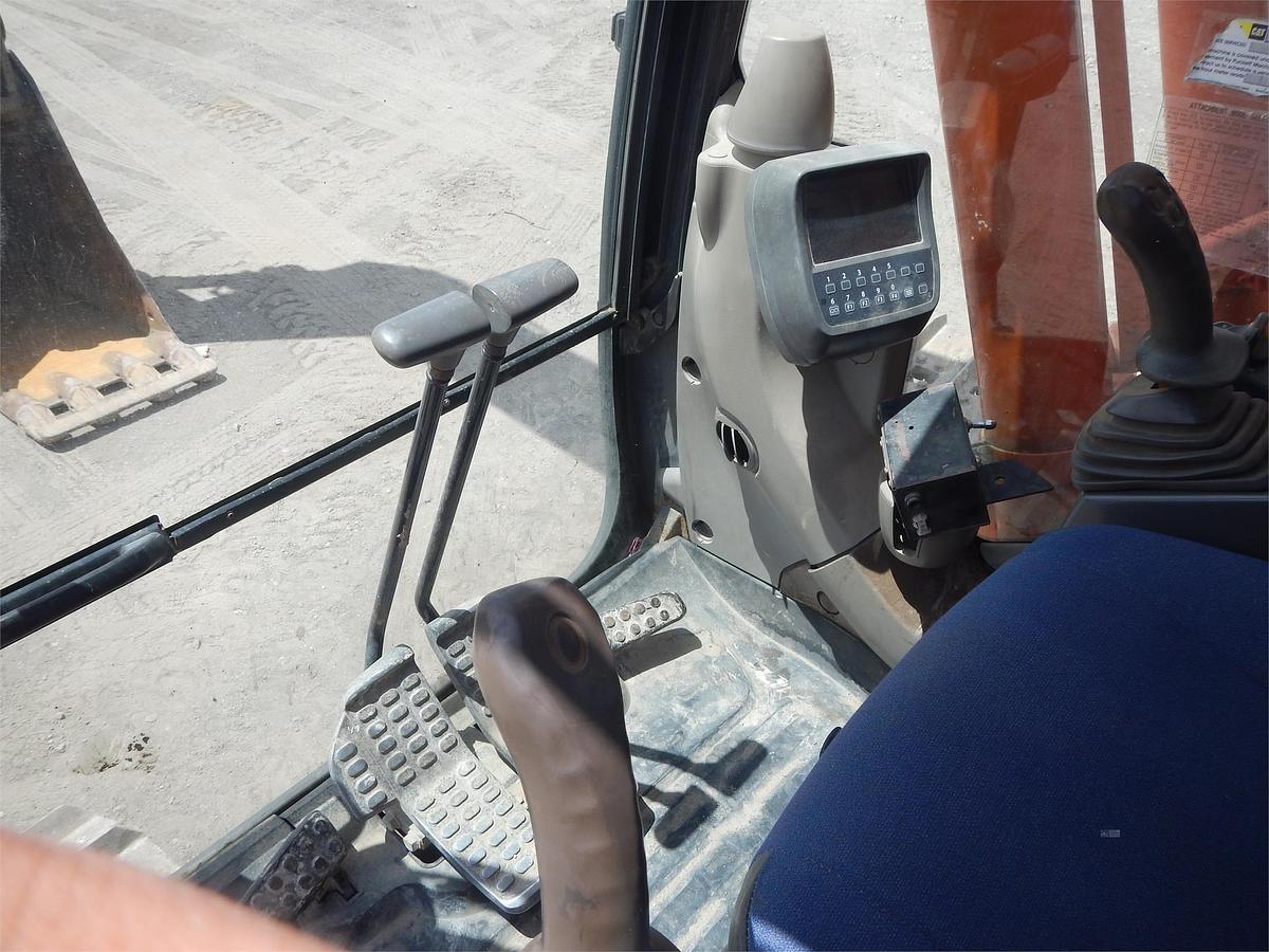 Used 2006 HITACHI ZX240 LC-3