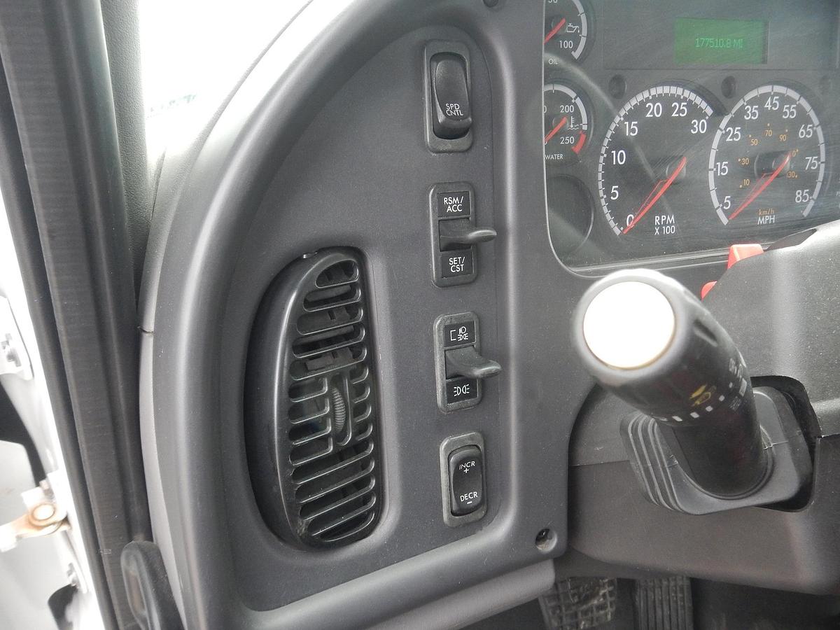 Used 2016 FREIGHTLINER BUSINESS CLASS M2 106