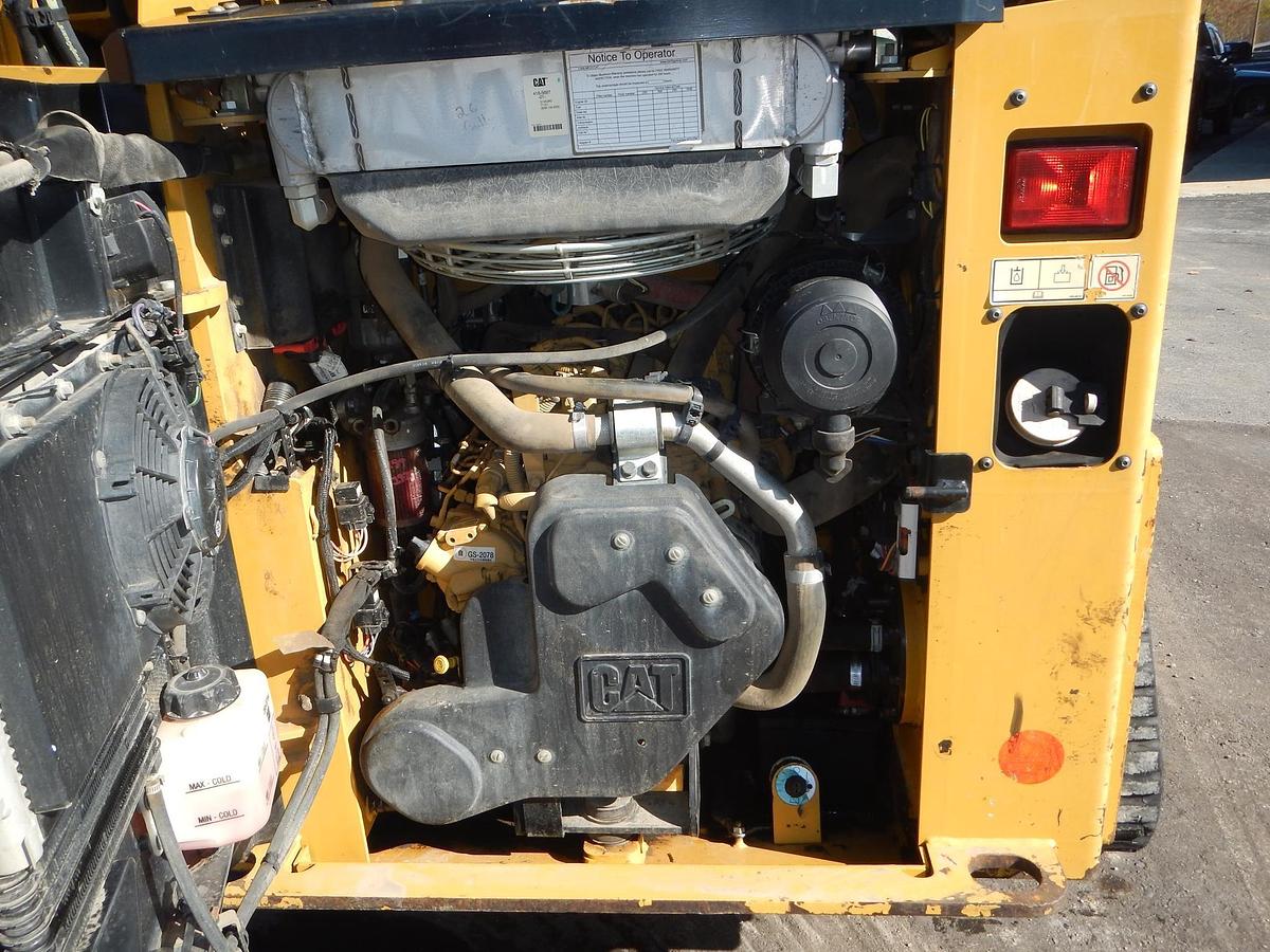 Used 2017 CATERPILLAR 239D
