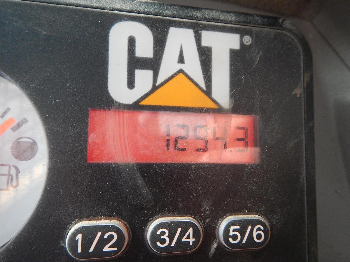 Used 2017 CATERPILLAR 239D