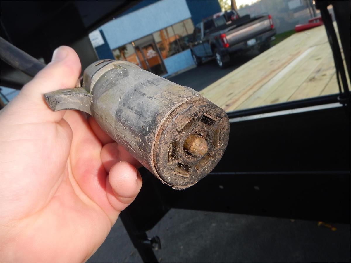 Used 2001 TOWMASTER Fixed Tandem Axle