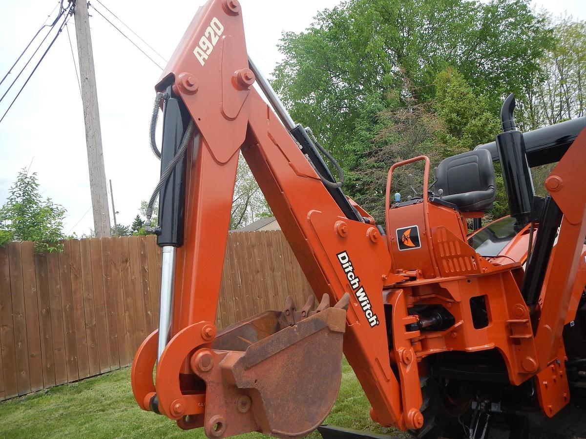 Used 2002 DITCH WITCH RT115H