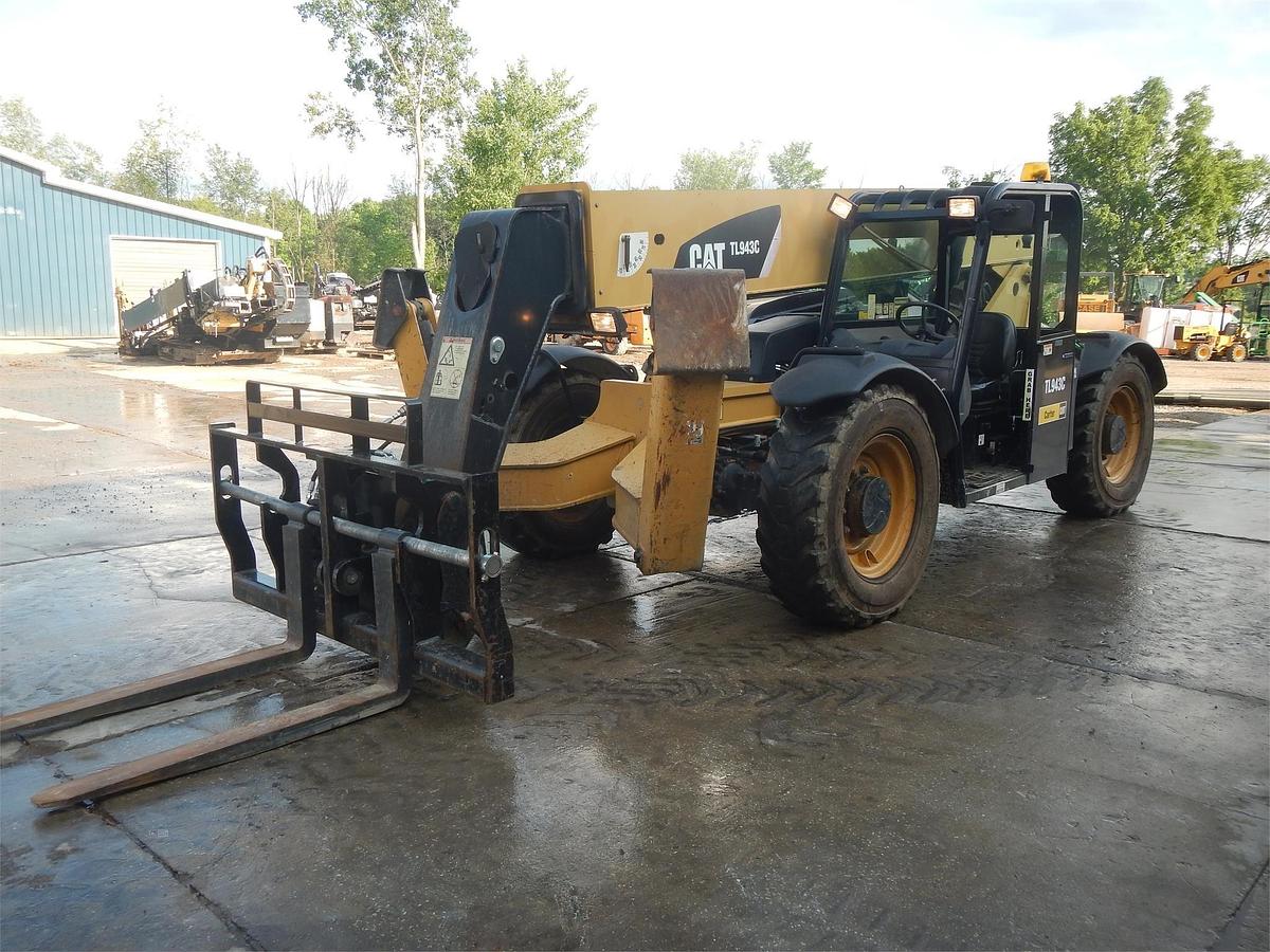 Used 2014 CATERPILLAR TL943C