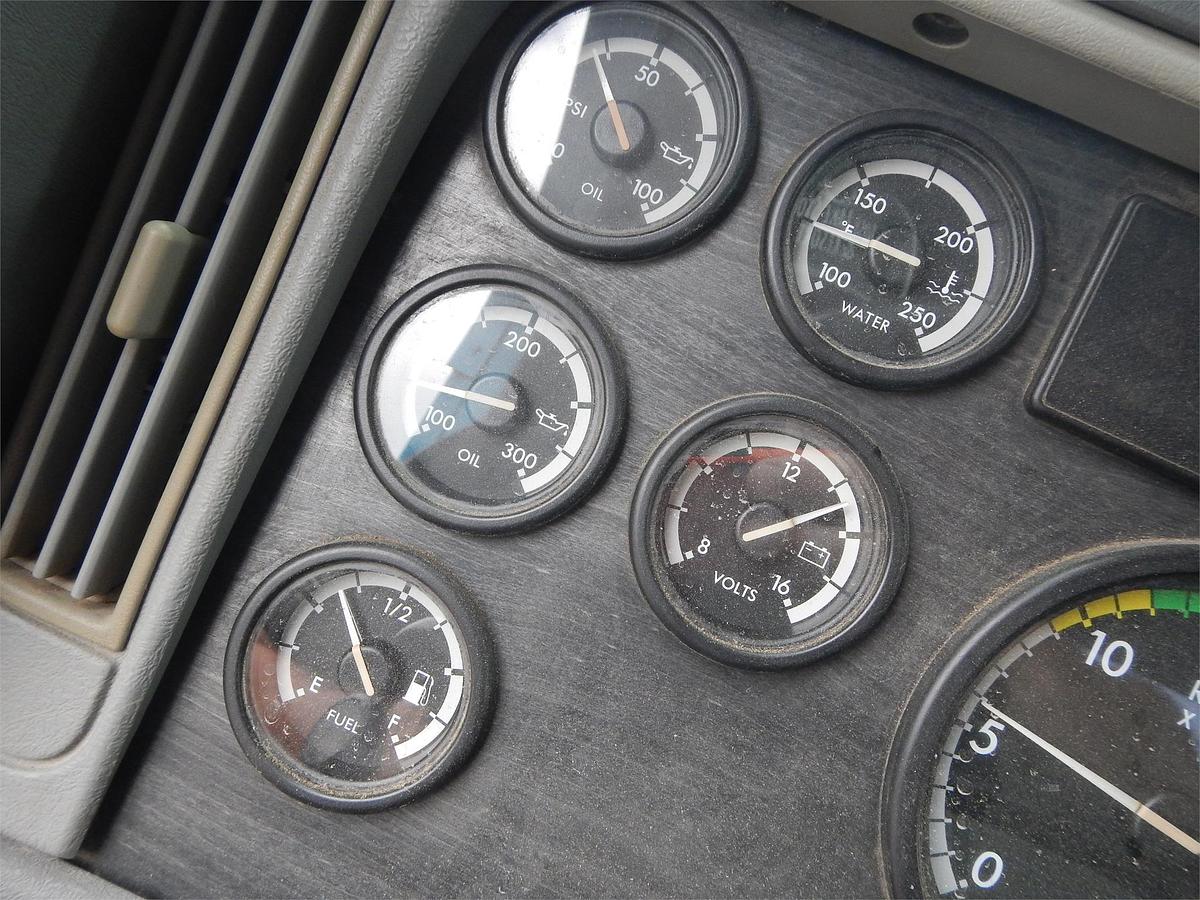 Used 2009 FREIGHTLINER COLUMBIA 120