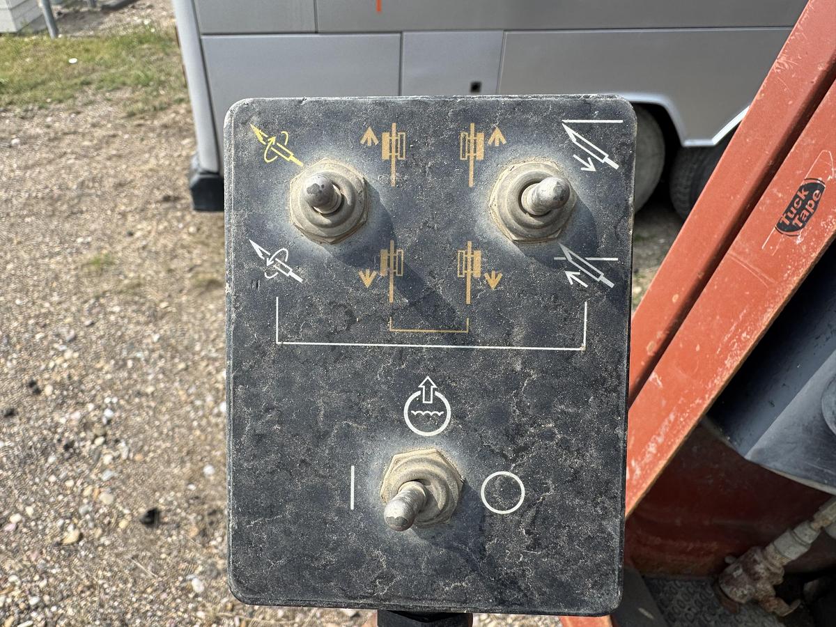 Used 2006 DITCH WITCH JT8020 Mach 1