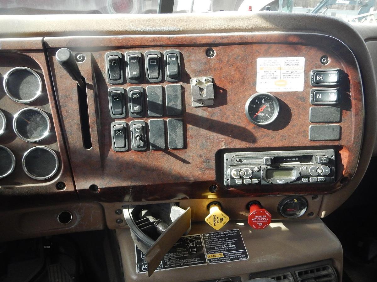 Used 2005 MACK GRANITE CV713