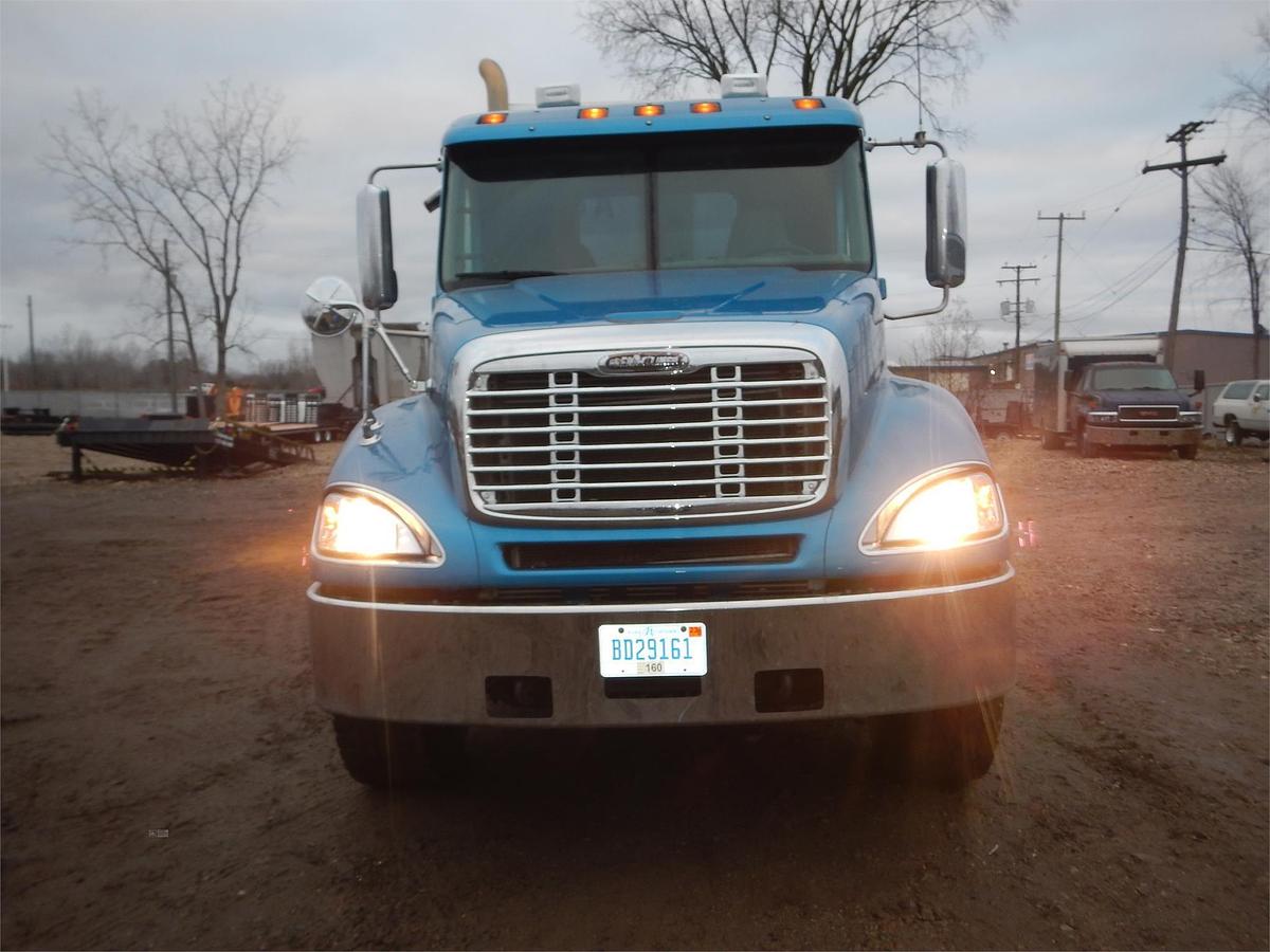 Used 2009 FREIGHTLINER COLUMBIA 120