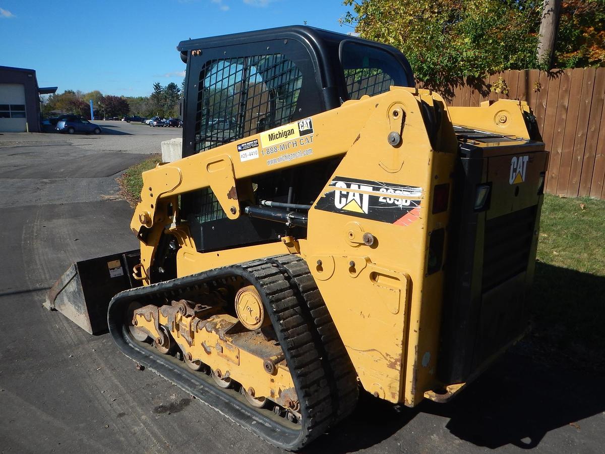 Used 2017 CATERPILLAR 239D