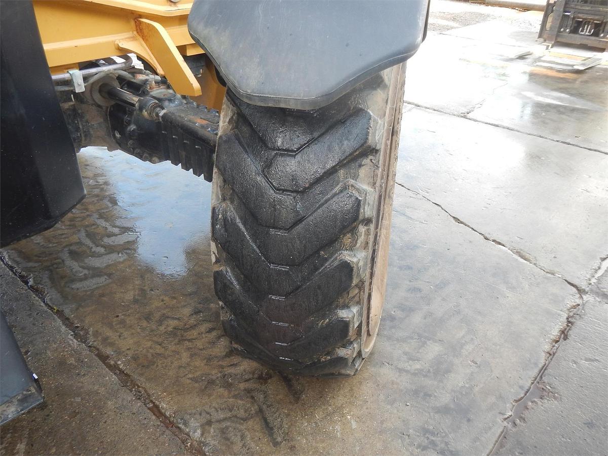 Used 2014 CATERPILLAR TL943C