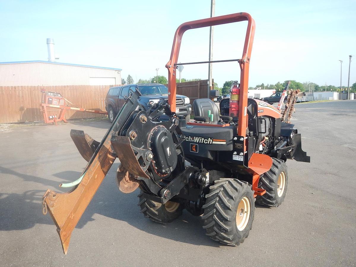 Used 2011 DITCH WITCH 420SX
