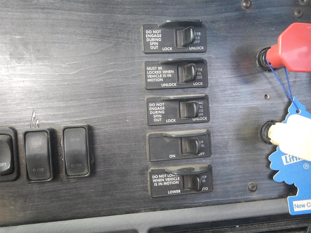 Used 2009 FREIGHTLINER COLUMBIA 120