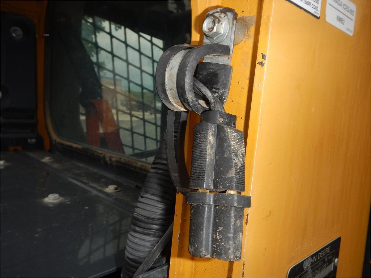 Used 2017 DEERE 324E