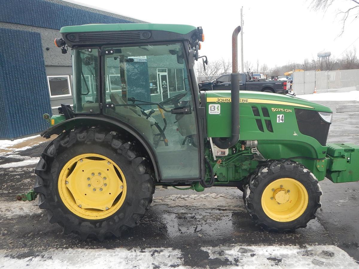 Used 2021 JOHN DEERE 5075GN