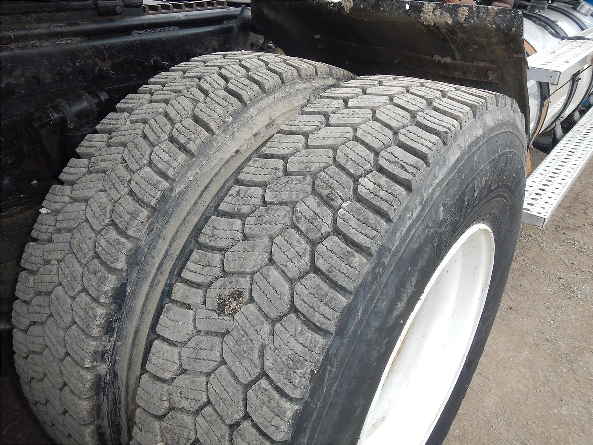 Used 2009 FREIGHTLINER COLUMBIA 120