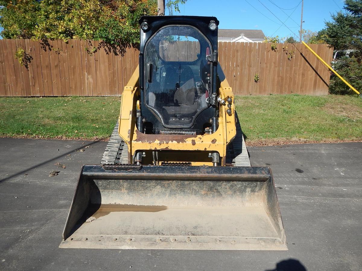 Used 2017 CATERPILLAR 239D