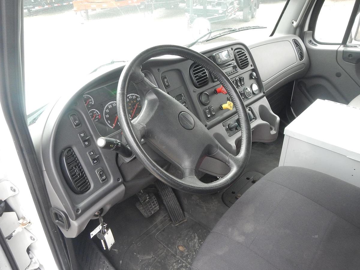 Used 2016 FREIGHTLINER BUSINESS CLASS M2 106