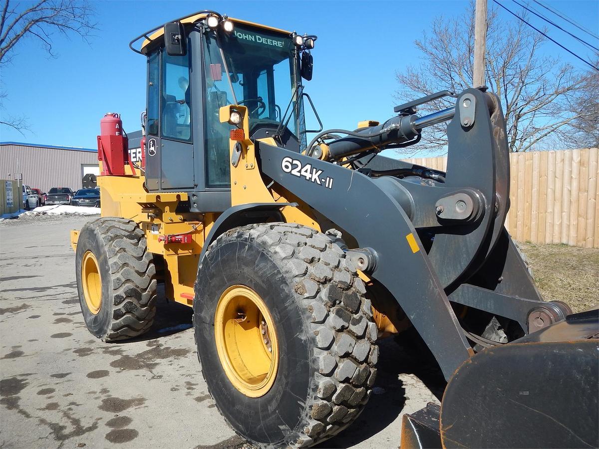 Used 2017 DEERE 624KII